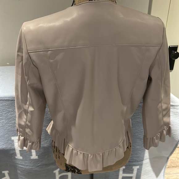 ❤️🔥 HOST PICK ❤️🔥 Zara faux leather blush colour cropped jacket. Size L - Picture 10 of 16